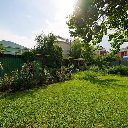 Guest House On Maksimova 9 Алма Ата Екстериор снимка