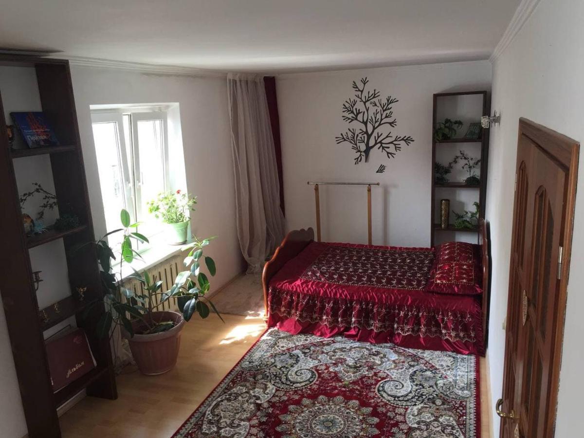 Guest House On Maksimova 9 Алма Ата Екстериор снимка