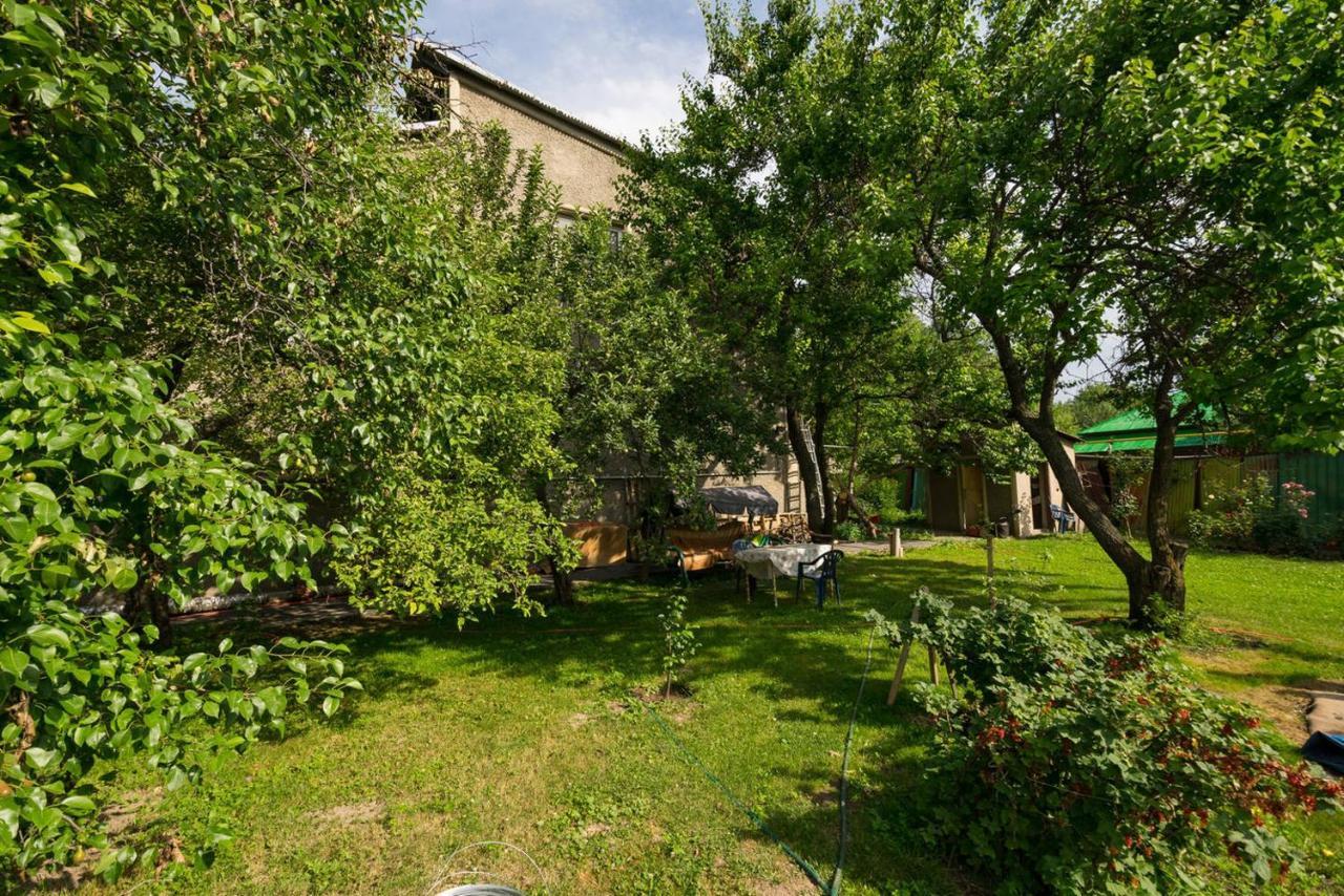 Guest House On Maksimova 9 Алма Ата Екстериор снимка