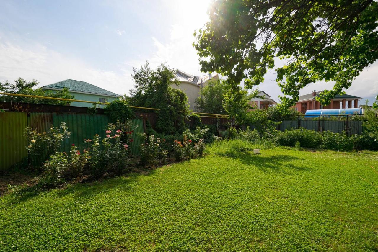 Guest House On Maksimova 9 Алма Ата Екстериор снимка