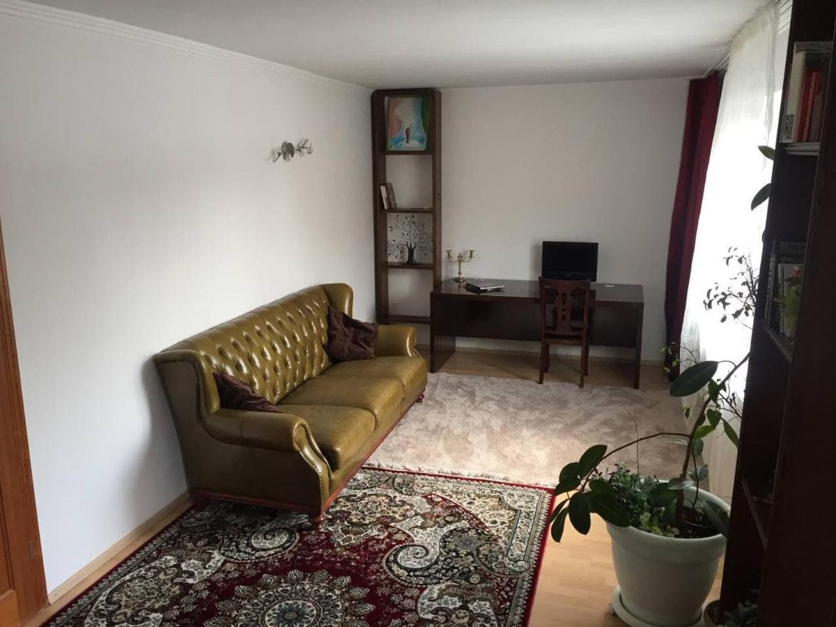 Guest House On Maksimova 9 Алма Ата Екстериор снимка