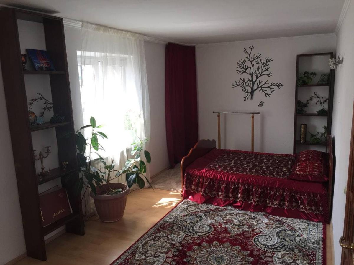 Guest House On Maksimova 9 Алма Ата Екстериор снимка