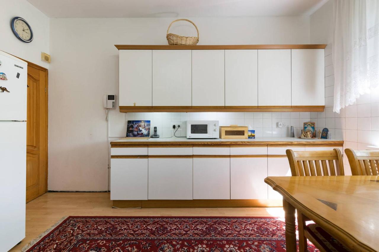Guest House On Maksimova 9 Алма Ата Екстериор снимка