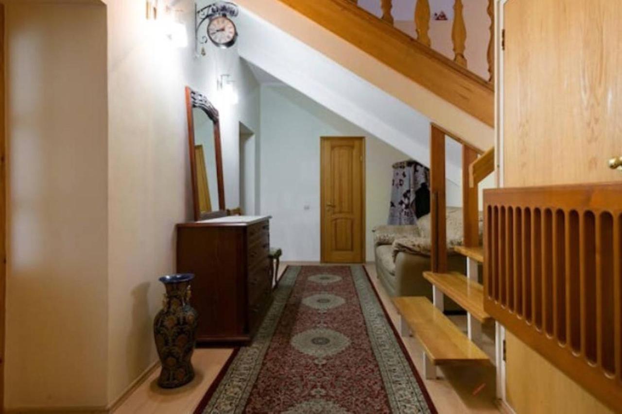 Guest House On Maksimova 9 Алма Ата Екстериор снимка