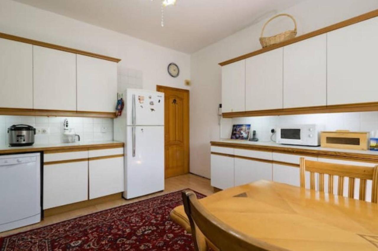 Guest House On Maksimova 9 Алма Ата Екстериор снимка