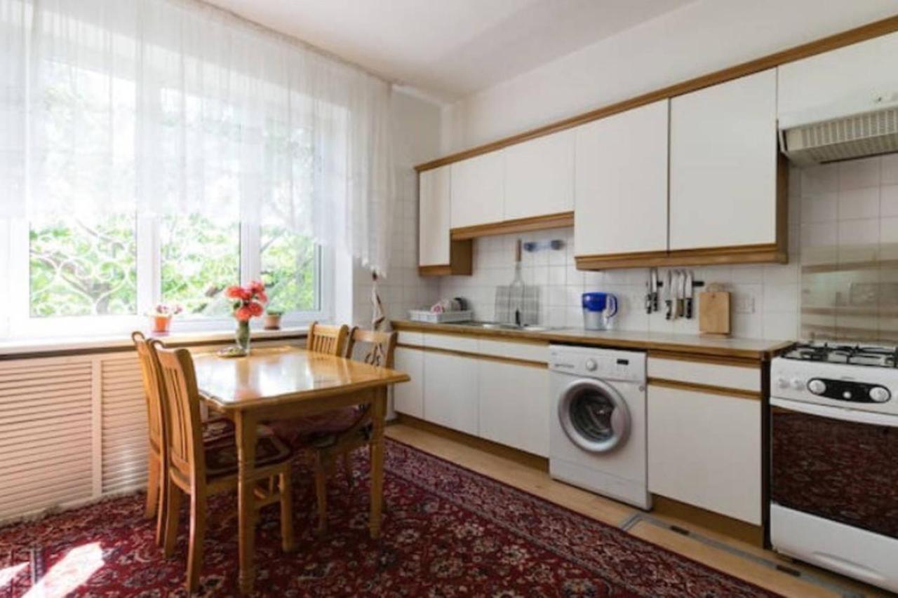 Guest House On Maksimova 9 Алма Ата Екстериор снимка