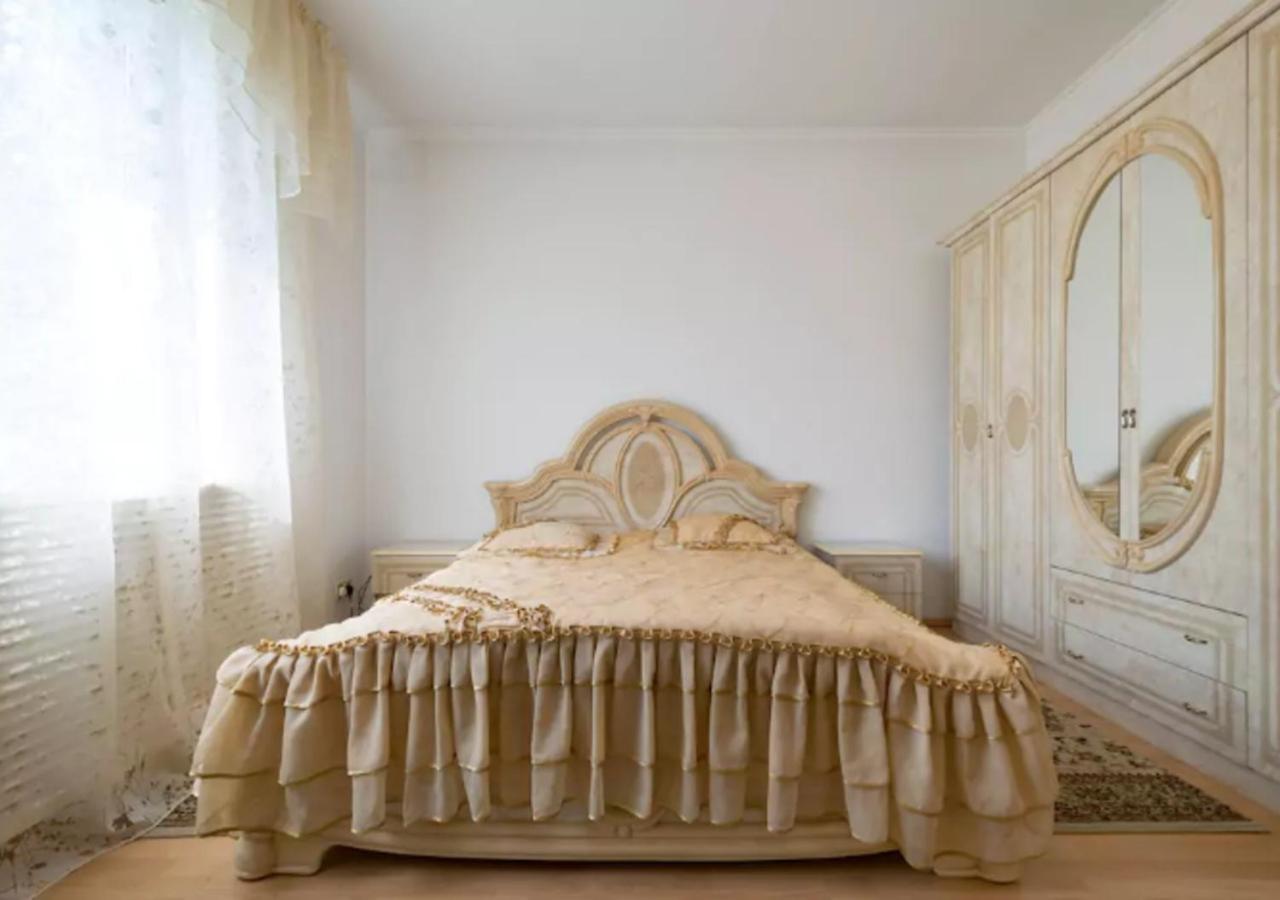 Guest House On Maksimova 9 Алма Ата Екстериор снимка